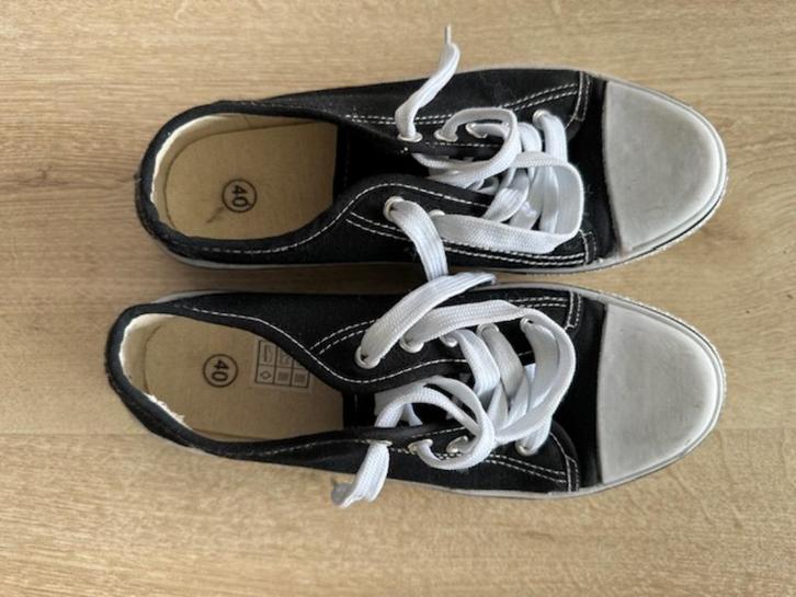 Zwarte gympen stof materiaal maat 40, Kleding | Dames, Schoenen, Zo goed als nieuw, Sneakers of Gympen, Zwart, Ophalen of Verzenden