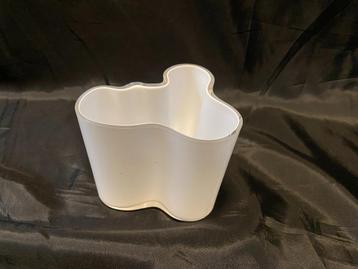 Design IIttala Alvar Aalto vaasje beschikbaar voor biedingen