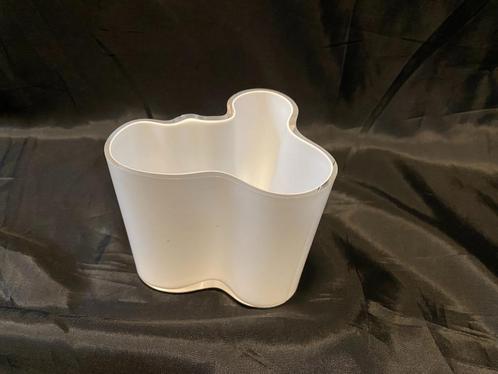 Design IIttala Alvar Aalto vaasje, Huis en Inrichting, Woonaccessoires | Vazen, Gebruikt, Wit, Minder dan 50 cm, Glas, Ophalen