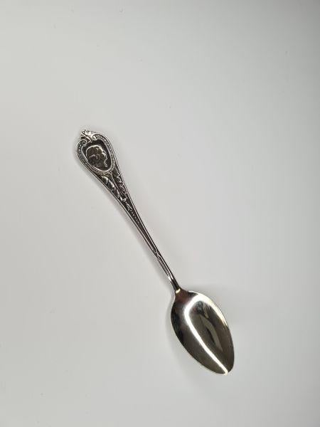 Theelepeltje - Beatrix - Koningin der Nederlanden - 30 April, Ophalen of Verzenden, Nieuw, Nederland, Speld(je) of Lepel(tje)