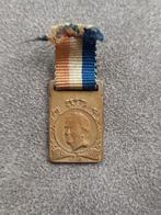 Medaille Koningin Wilhelmina ,1898 - 1948, Verzamelen, Speldjes, Pins en Buttons, Ophalen of Verzenden, Gebruikt
