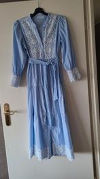 Prachtige jurk met kant, Ophalen of Verzenden, Zo goed als nieuw, Blauw, Onder de knie