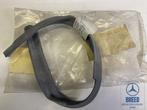 NOS b-stijlrubber rechts voor Mercedes-Benz R107, Auto-onderdelen, Carrosserie en Plaatwerk, Ophalen of Verzenden, Nieuw, Mercedes-Benz