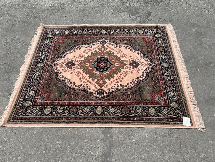 Prachtig nieuw Perzisch Tapijt 1.70 x 1.36 meter, Huis en Inrichting, Stoffering | Tapijten en Kleden, Gebruikt, 100 tot 150 cm