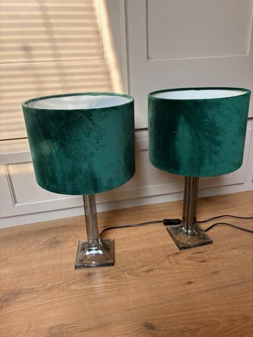 2 trendy tafellampen rookglas voet en groene velvet kap, Huis en Inrichting, Lampen | Tafellampen, Zo goed als nieuw, Minder dan 50 cm