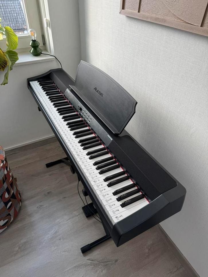 Digitale Piano Alesis Prestige 88 Toetsen, Muziek en Instrumenten, Piano's, Zo goed als nieuw, Piano, Zwart, Digitaal, Ophalen of Verzenden