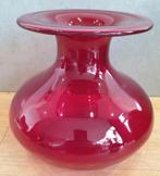 Mooie rode saturnus vaas, Gebruikt, Ophalen of Verzenden, Glas, Minder dan 50 cm