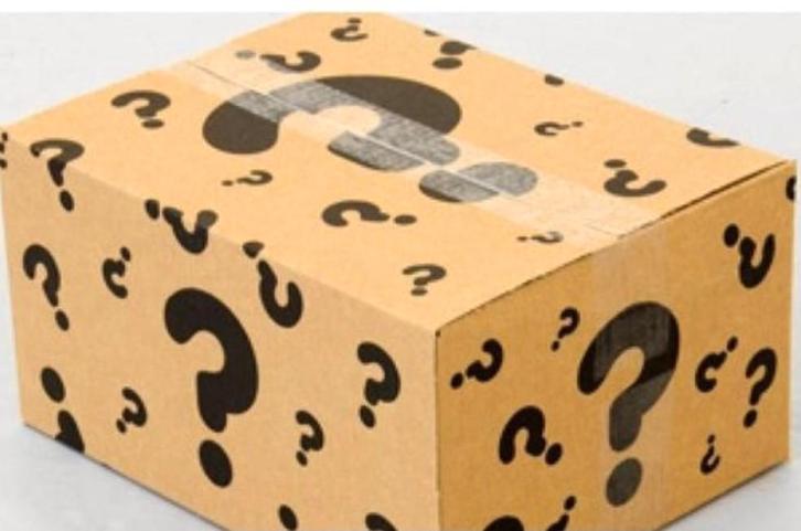 goed gevulde surprice box., Diversen, Rommelmarktspullen, Gebruikt, Verzenden