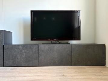 IKEA Besta TV Meubel met betonlook deuren - afbeelding 1
