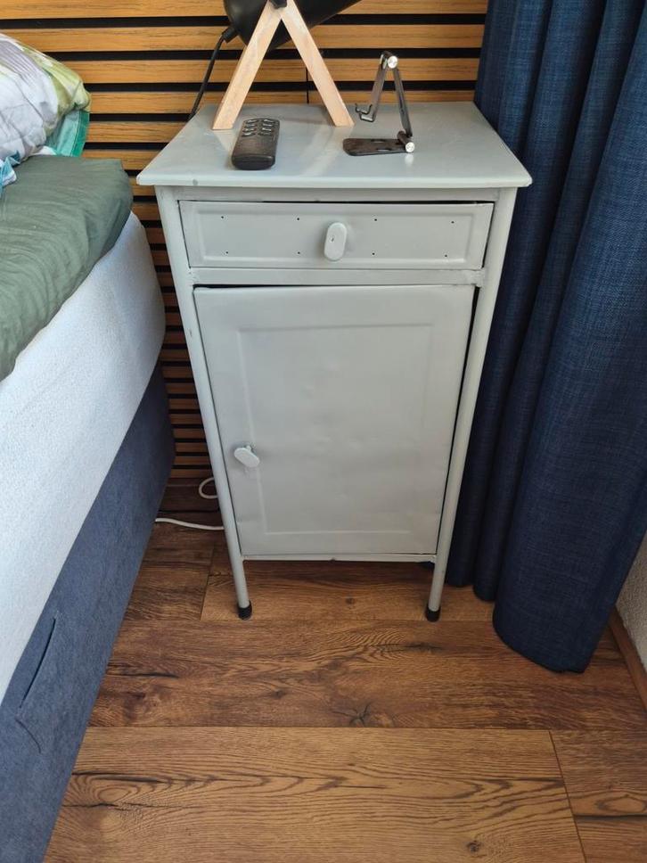 2 ziekenhuis kastjes, Huis en Inrichting, Kasten | Overige, Gebruikt, Ophalen