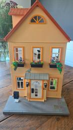 Playmobil City Life woonhuis 70014, Ophalen of Verzenden, Zo goed als nieuw, Complete set