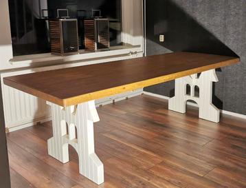 Eetkamer tafel beschikbaar voor biedingen