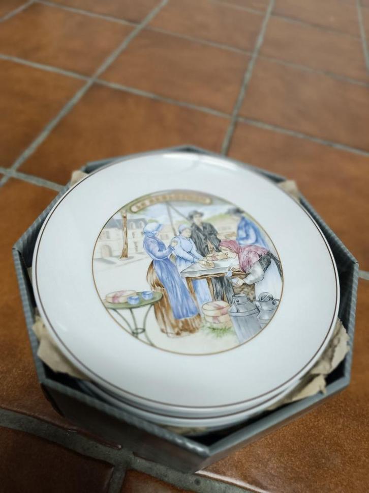 Pillivuyt kaasservies, schaal met bordjes, Huis en Inrichting, Keuken | Servies, Nieuw, Overige typen, Overige stijlen, Porselein