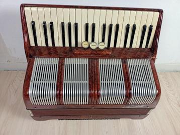 Accordeon Scandalli werkend en karaktervol met oude koffer beschikbaar voor biedingen