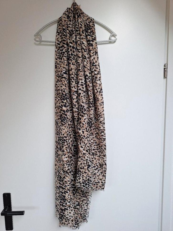 Bruine panter print sjaal Primark, Kleding | Dames, Mutsen, Sjaals en Handschoenen, Gedragen, Sjaal, Ophalen of Verzenden