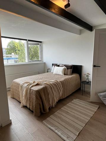 Volledig tweepersoons bed 140x200cm incl lattenbodems beschikbaar voor biedingen