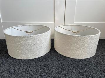 Mooi! Deze 2 off white lampenkappen vd Bongerd in Kesteren beschikbaar voor biedingen