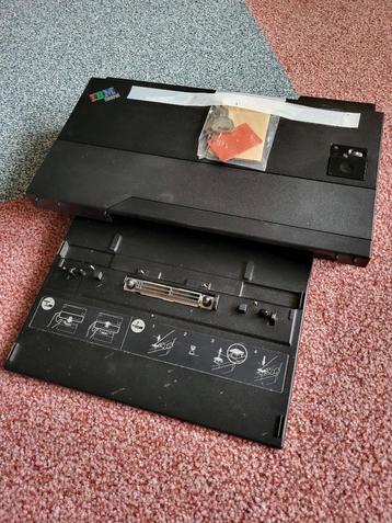 IBM ThinkPad docking station type 2877