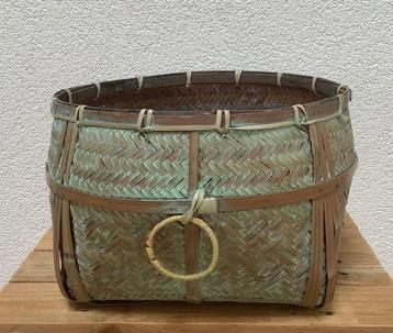 Gratis: Mooie nieuwe rieten mand beschikbaar voor biedingen