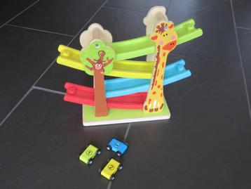 Roetsjbaan met drie auto’s. Leuke nette set beschikbaar voor biedingen