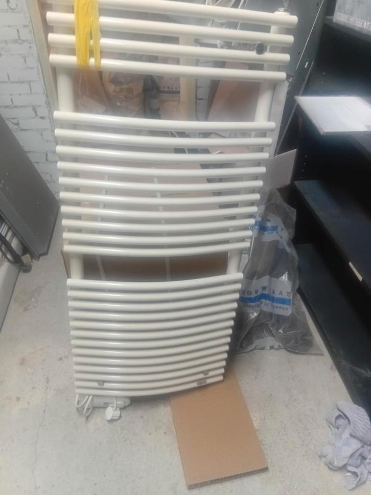 Designradiator - Stijlvol en Efficiënt, Doe-het-zelf en Verbouw, Verwarming en Radiatoren, Gebruikt, Radiator, 200 tot 500 watt