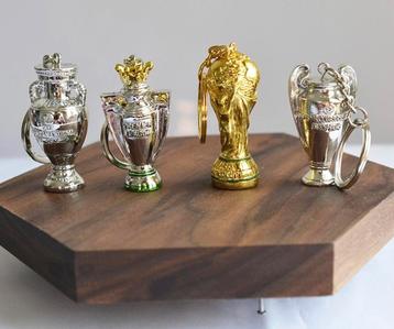 Sleutelhangers voetbal cups beschikbaar voor biedingen