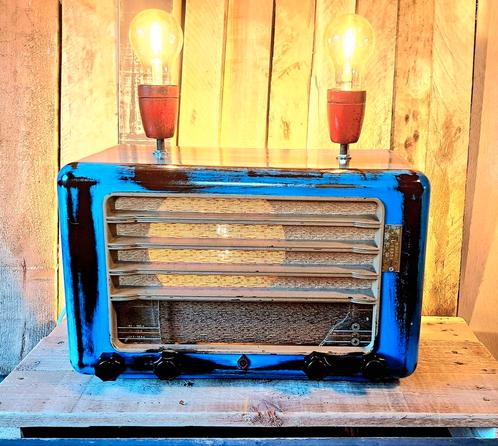Echte eyecatcher! Unieke lamp! Vintage buizenradio!, Huis en Inrichting, Lampen | Tafellampen, Zo goed als nieuw, Overige materialen