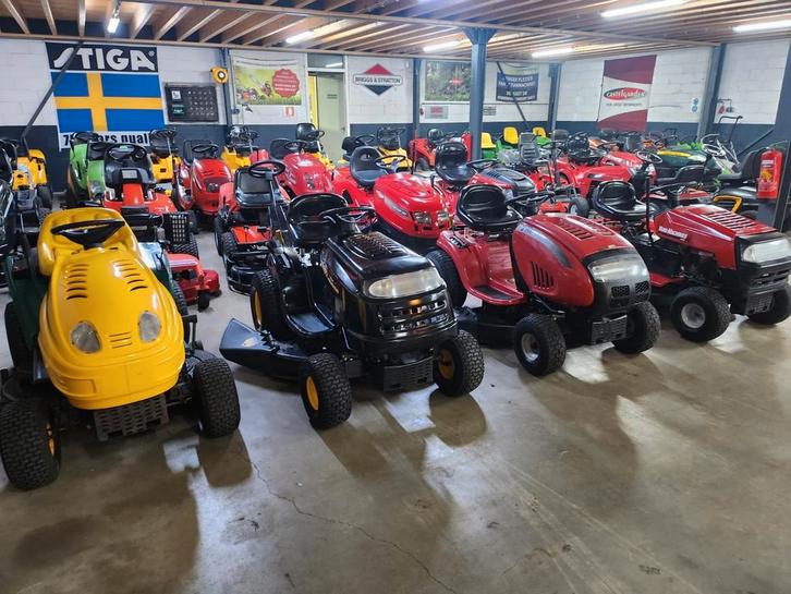 Zitmaaier  frontmaaier  grasmaaier  achtervanger, Tuin en Terras, Grasmaaiers, Zo goed als nieuw, 50 cm of meer, Ophalen