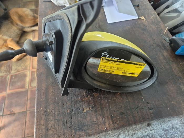 Buitenspiegel rechts van een Peugeot 107, Auto-onderdelen, Spiegels, Peugeot, Gebruikt, 3 maanden garantie