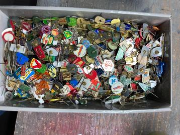 te koop speldjes beschikbaar voor biedingen