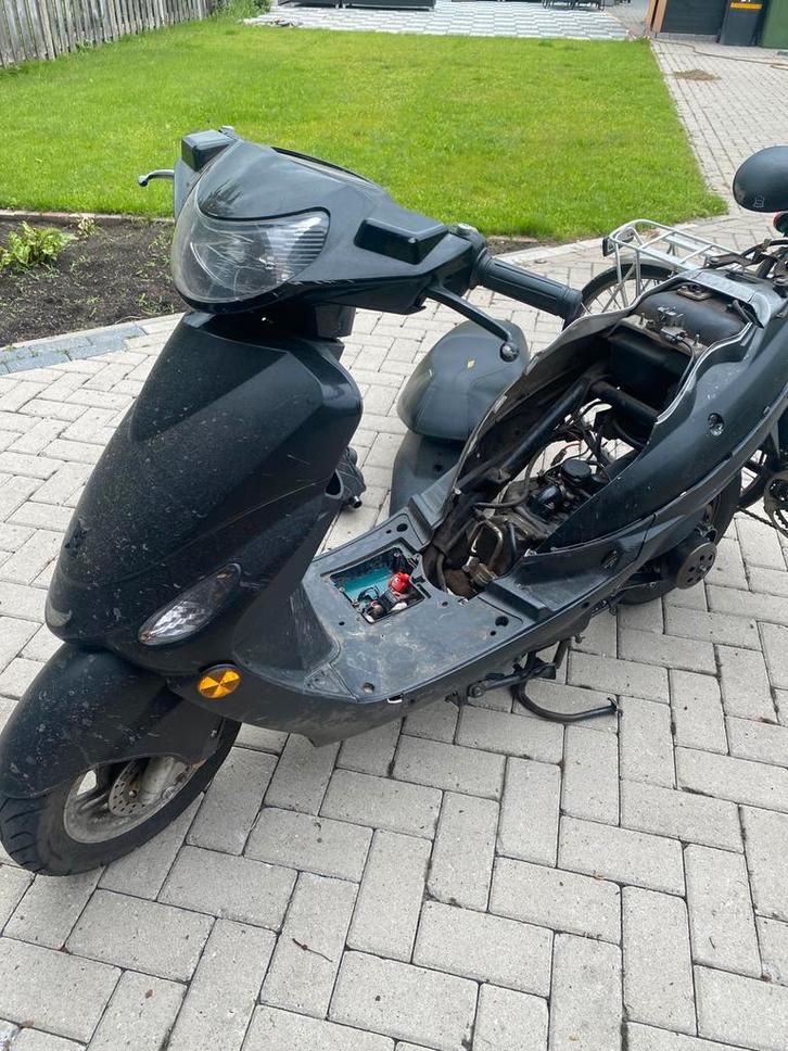 Scooter v clic, Fietsen en Brommers, Scooters | Peugeot, Overige modellen, Maximaal 45 km/u, Benzine, Ophalen