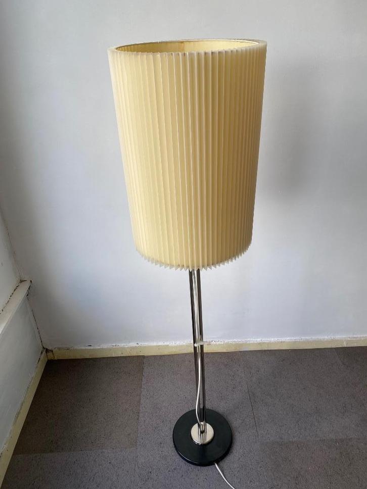 Vintage vloerlamp, Huis en Inrichting, Lampen | Vloerlampen, Gebruikt, 150 tot 200 cm, Kunststof, Metaal, Ophalen of Verzenden