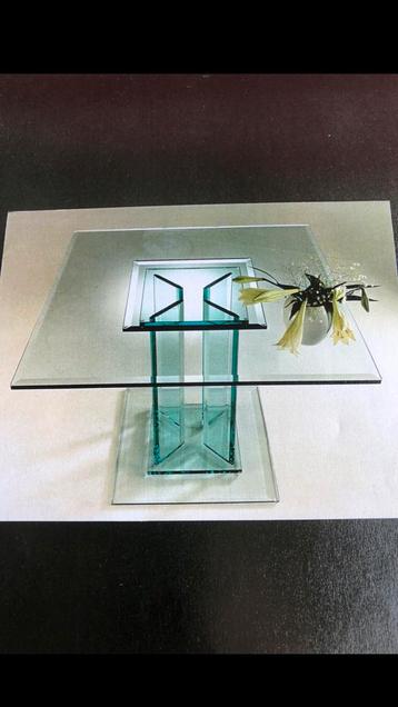 Glazen eetkamertafel beschikbaar voor biedingen