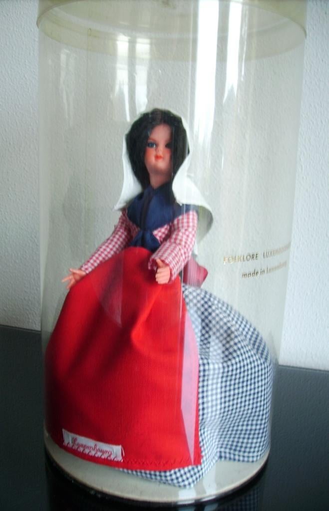 klederdrachtpop Luxembourg 20 cm., Verzamelen, Ophalen of Verzenden, Zo goed als nieuw, Pop
