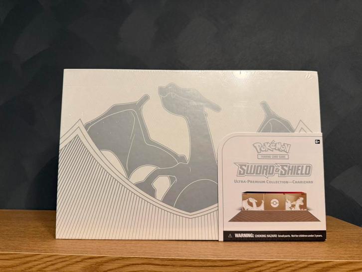 Sword Shield Ultra Premium Collection, Hobby en Vrije tijd, Verzamelkaartspellen | Pokémon, Zo goed als nieuw, Ophalen of Verzenden