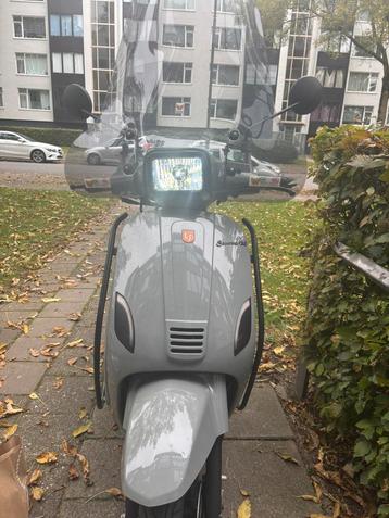 La souris scooter 2023 beschikbaar voor biedingen