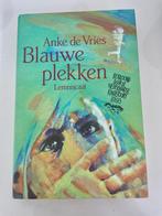Blauwe plekken - Anke de Vries, Boeken, Verzenden, Zo goed als nieuw, Anke de Vries, Fictie algemeen