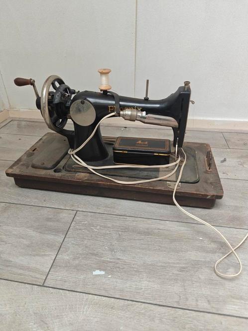 Antieke Phoenix Naaimachine, Antiek en Kunst, Antiek | Naaimachines, Ophalen