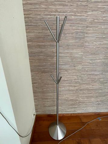 Roestvrij stalen kapstok beschikbaar voor biedingen