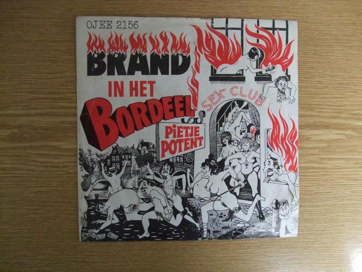 OJEE 2156 PIETJE POTENT  BRAND IN HET BORDEEL / WANT JIJ..., Cd's en Dvd's, Vinyl Singles, Zo goed als nieuw, Single, Nederlandstalig