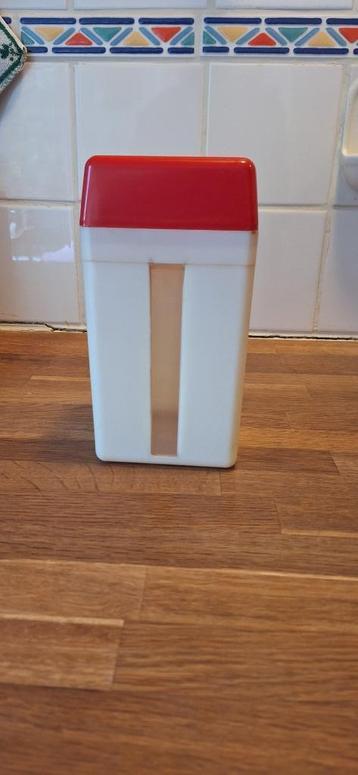 retro bewaarbus met venster beschikbaar voor biedingen