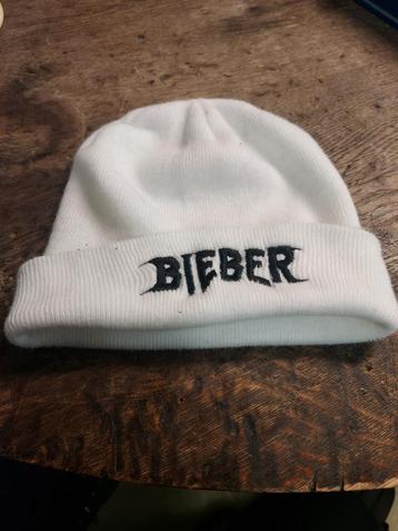Witte Bieber Pet - Zo goed als nieuw! beschikbaar voor biedingen