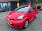 Toyota Aygo 1.0-12V Now 5 DRS AIRCO ORIG NL NAP BOEKJES, Voorwielaandrijving, Euro 5, Gebruikt, 4 stoelen
