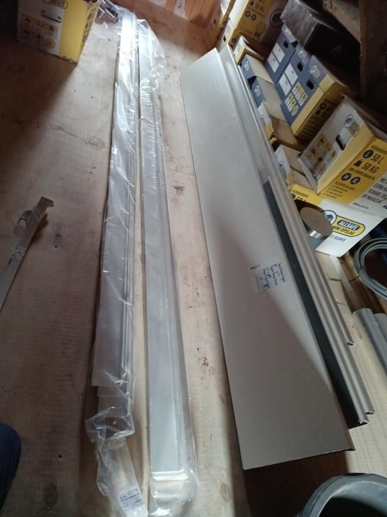 Partij Afwerklijsten + Vensterbanken RAL9001 Nieuw, Ophalen, Kunststof, 250 cm of meer, Lijsten