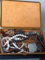 LEER DOOSJE MET SIERADEN, Ophalen of Verzenden, Overige materialen, Broche