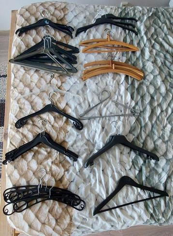 Handige Kledinghangers 40 stuks beschikbaar voor biedingen