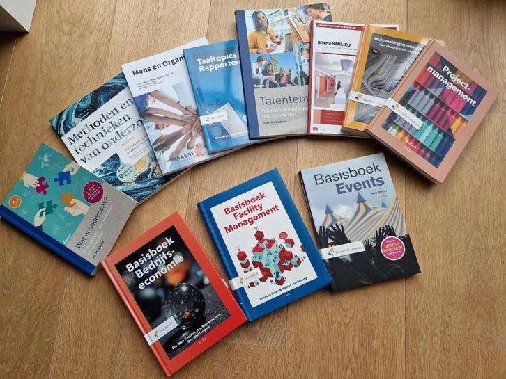 boekenpakket - HBO facility management - NIEUWSTAAT, Boeken, Studieboeken en Cursussen, Zo goed als nieuw, HBO, Ophalen of Verzenden