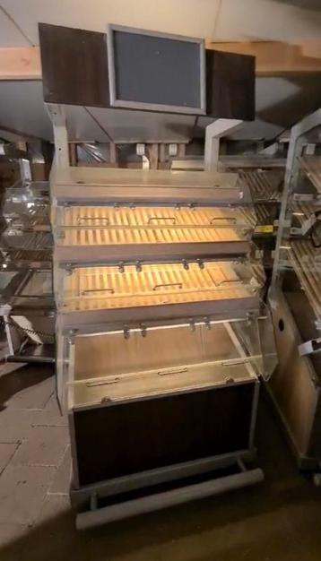 Broodrek met verlichting  beschikbaar voor biedingen