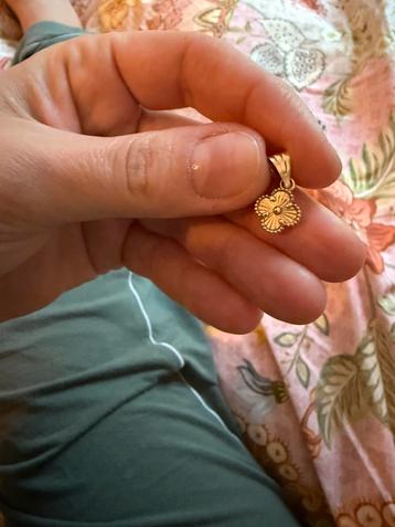 14 karaat ketting klaver bloem hanger beschikbaar voor biedingen