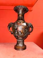 Grote antieke Japanse Bronzen vaas met reliëf decor, Antiek en Kunst, Antiek | Vazen, Ophalen